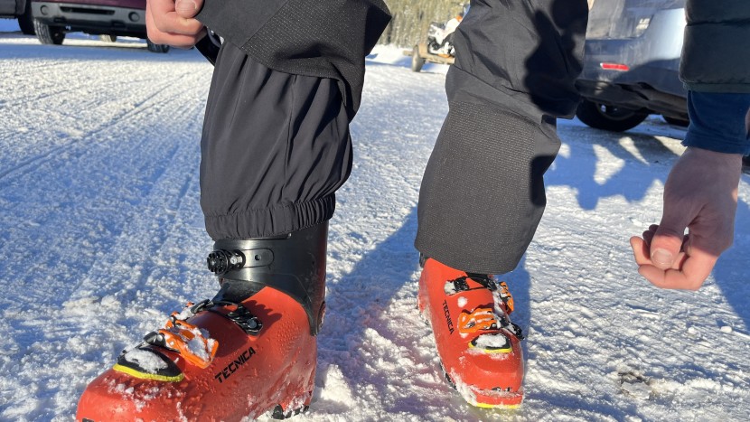 the elastic powder gaiter and scuff guards are standard ski pants...