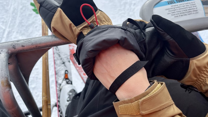 a forearm leash prevents the user from dropping these mittens off...