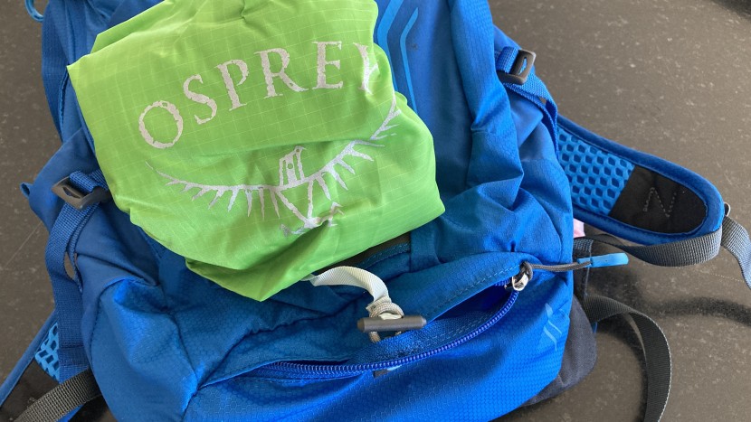 an integrated rain cover ensures your pack will stay dry.