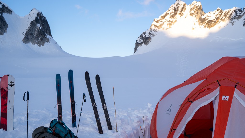 atk crest 10 - tester skis mounted with atk crest 10 (left pair of skis) on...