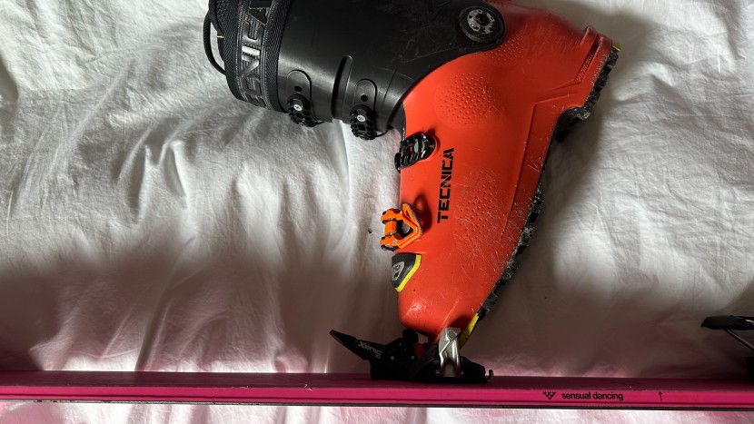 fritschi xenic 10 - toe pivot range of the fritschi xenic. in normal striding, this...