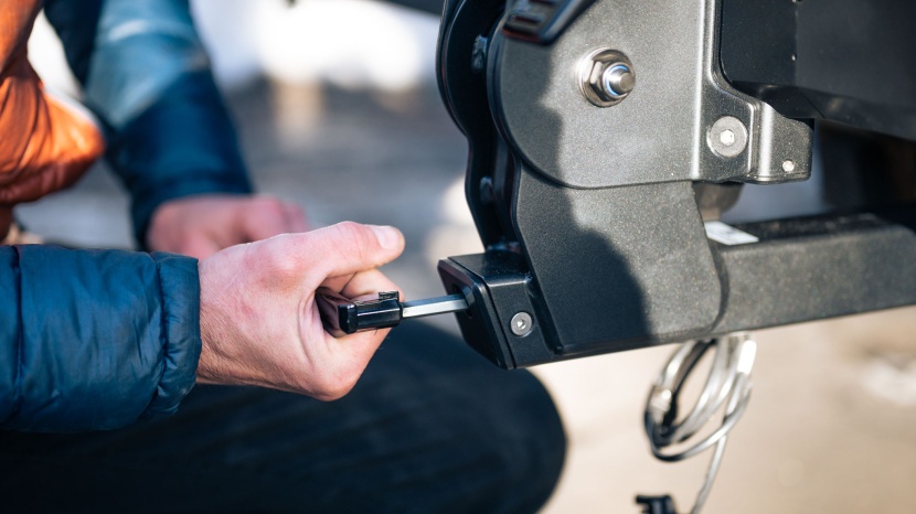 kuat piston pro x - the anti-wobble hitch cam is tightened with an 8mm security allen...