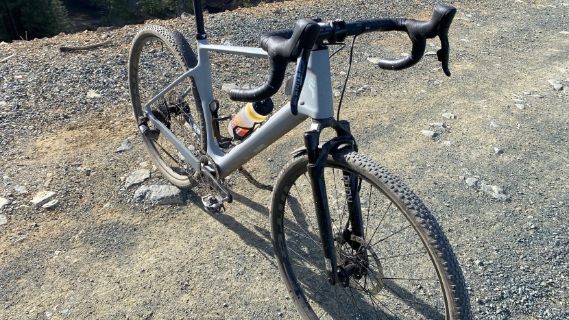 the 40mm travel rockshox rudy xplr ultimate fork is one of the stars...