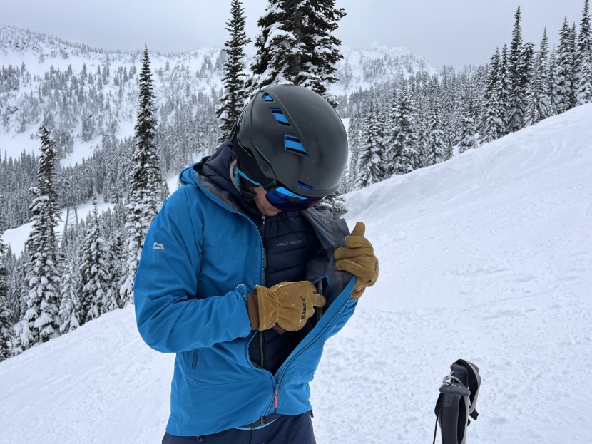 mountain equipment orbital for women - internal chest pockets allow us to keep important things close, dry...