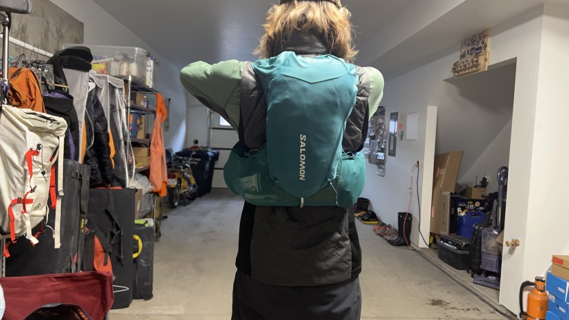 salomon adv skin 12 set - a rear look at the fully loaded salomon adv skin 12. this pack has...