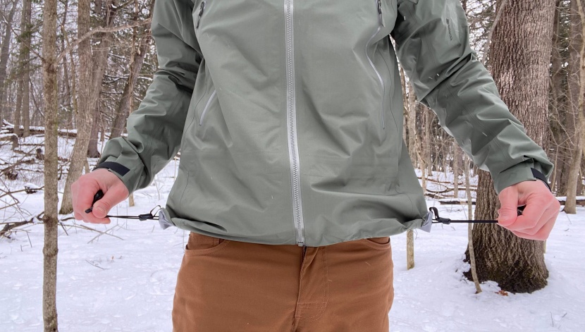 extra features like this waist cinches on the arc'teryx beta can...