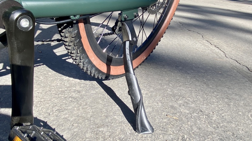 the chain stay mounted kickstand does a good job of keeping the bike...