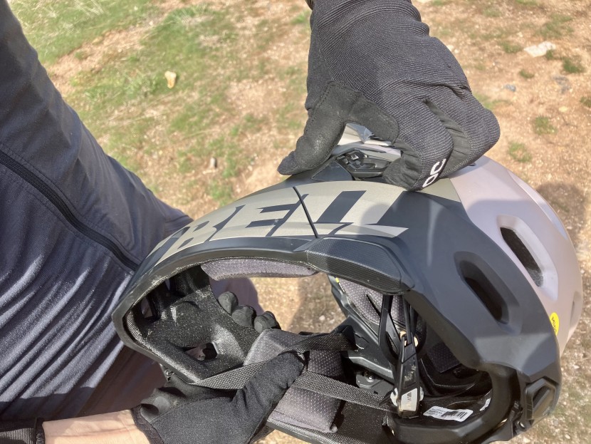 bell super dh spherical - the system for attaching/detatching the chin bar is worth watching...