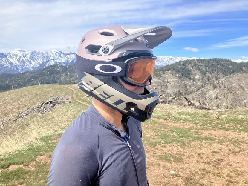 bell super dh spherical - the super dh is two high-end helmets in one.