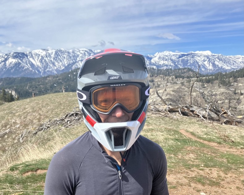 leatt gravity 2.0 - there is a whole lot to like about this helmet. great price, subtle...