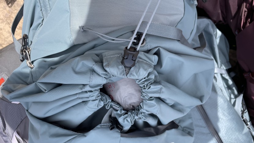 deuter aircontact core 60+10 sl for women - the one-pull drawstring closure system of this pack is made even...