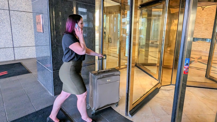 briggs &amp; riley baseline large expandable spinner - arriving at the hotel in style. the baseline spinner's high-quality...