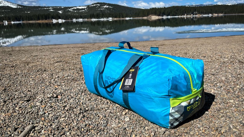 nemo aurora highrise 6 - the bag for the aurora highrise 6 is cute, but extremely thin.