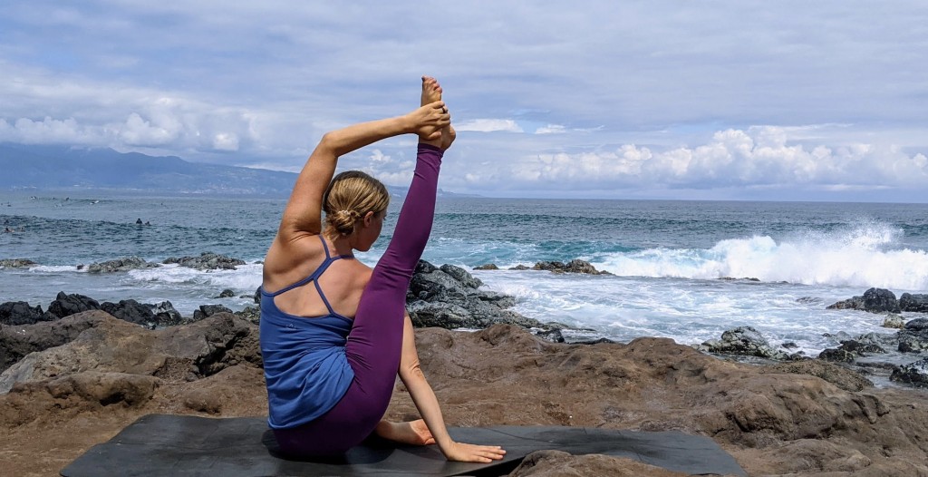 alo yoga high-waist airbrush - the alo high-waist airbrush gives supportive strength, yet is fluid...