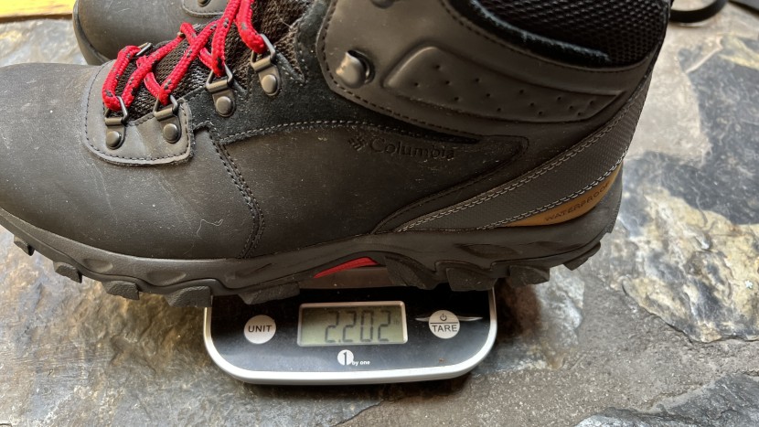 columbia newton ridge plus ii waterproof - checking the weight of the newton ridge on our own scale