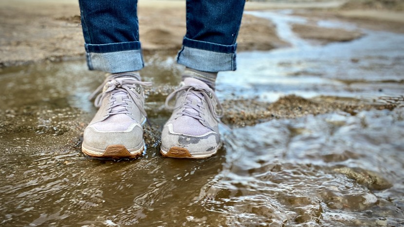 the lp alpine is by no means waterproof, water immediately...