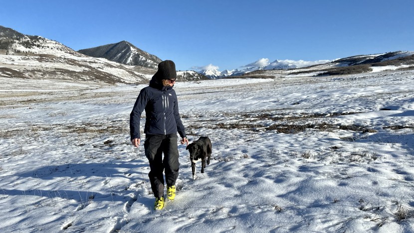 helly hansen alphelia lifaloft insulated - a tapered cut and sleek zips create a modern and sporty vibe for the...