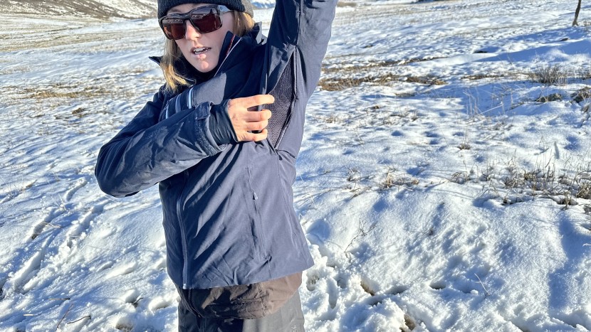 ski jacket womens - the pit vents on the alphelia are lined with a thick mesh. mesh...