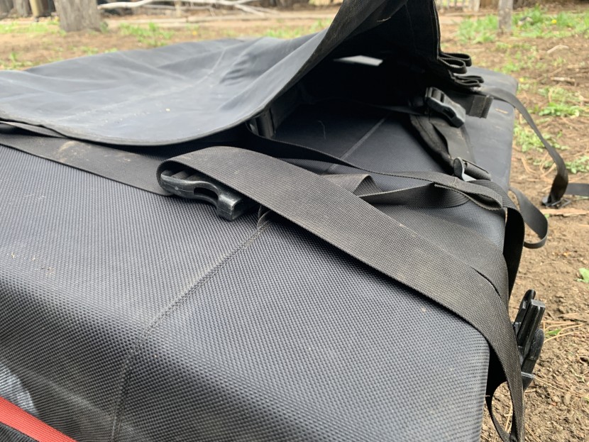 organic full pad - the pocket flap can be laid over the carrying system to protect it...