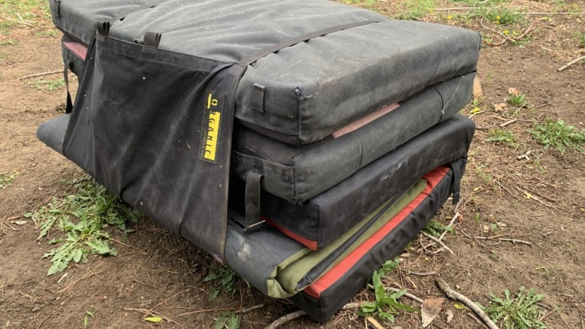 bouldering crash pad - the organic full's pocket flap makes attaching two pads to carry as...