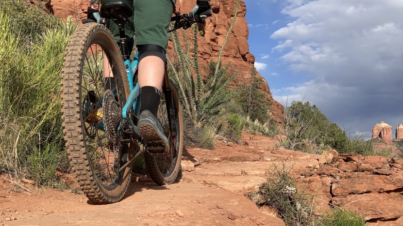 mountain bike flat pedals - a mountain bike flat pedal gives you the freedom to set your foot...