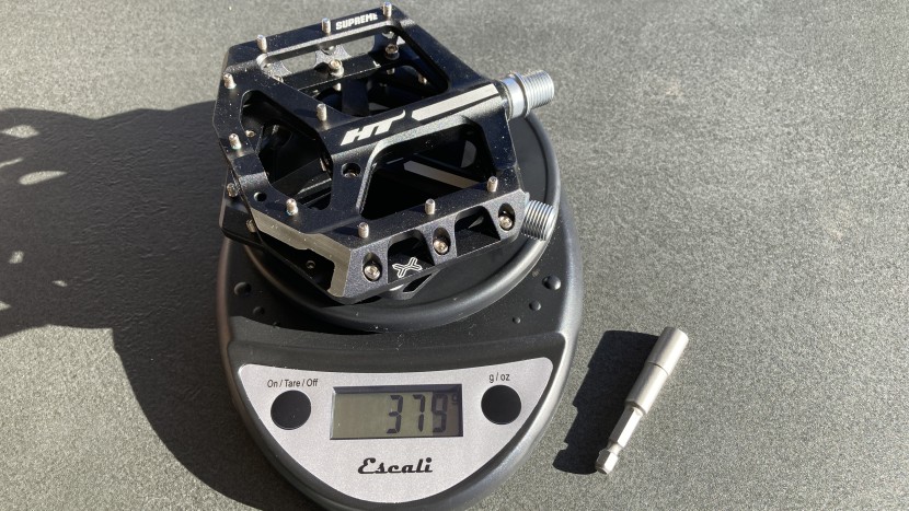 mountain bike flat pedals - each pair of pedals is measured in grams on a digital scale.