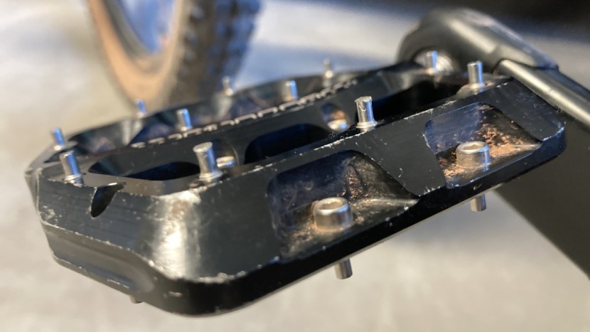 wolf tooth waveform - each pin extends approximately 4 mm from the pedal body and provides...