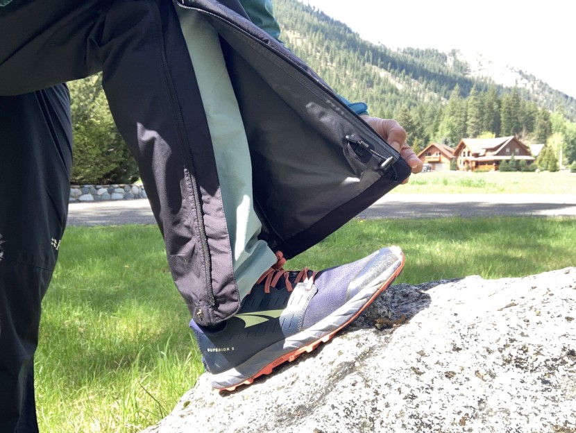 rab downpour eco pant for women - the rab downpour eco pants don't have vents, just zippers that unzip...