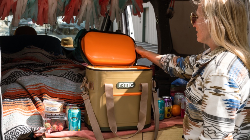 rtic softpak 20 - the softpak has an impressive 2-inch thick lid and 1-inch thick side...