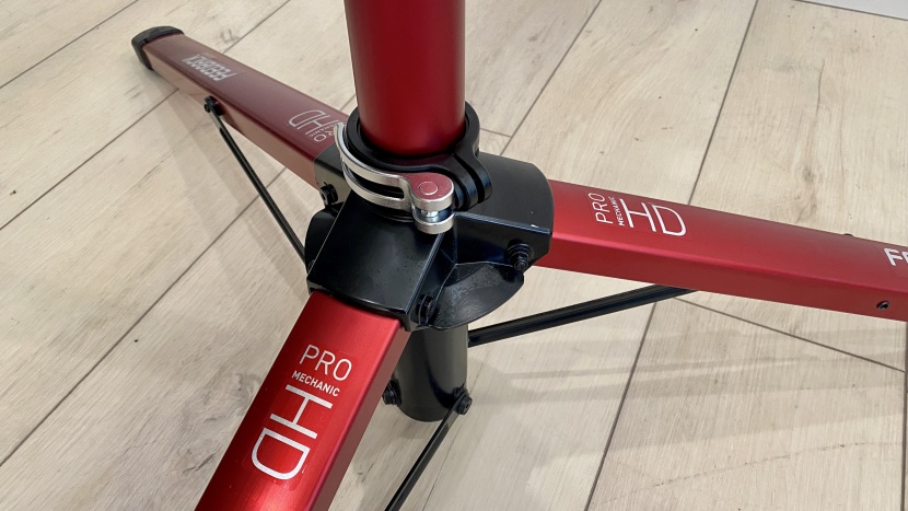 the pro mechanic hd features an incredibly stable tripod base.