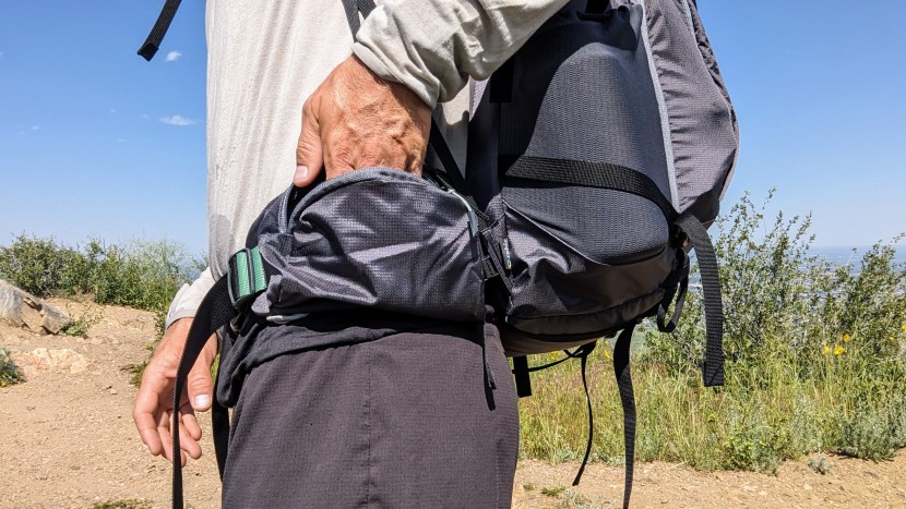 mountainsmith scream 55 - the scream 55's hip belt pockets are big enough for a large...
