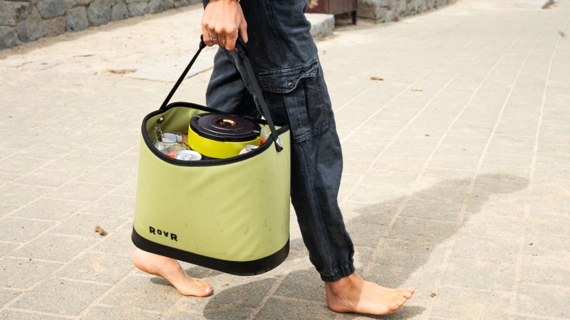 rovr keepr - the rovr has one handle that swings above the cooler, which...