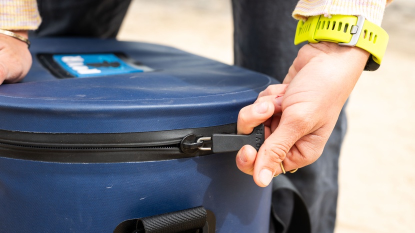 rovr travelr 30 - the watertight zipper requires some slight effort to open, though...