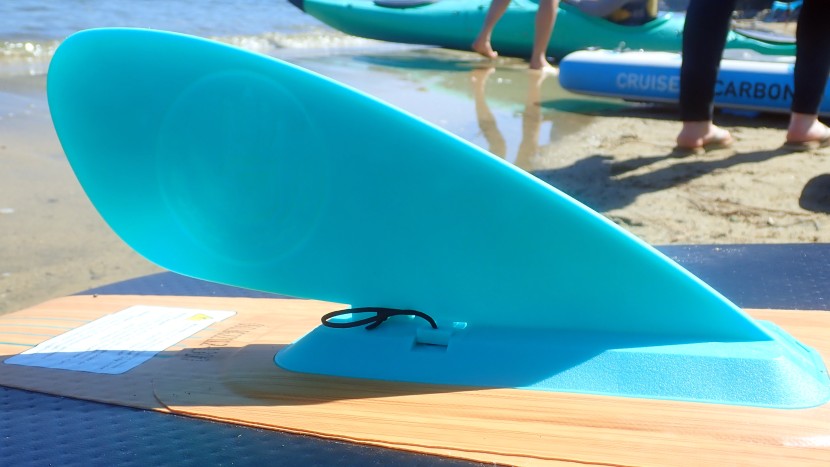 body glove performer 11 - a simple clip attaches the single rear fin to the board.