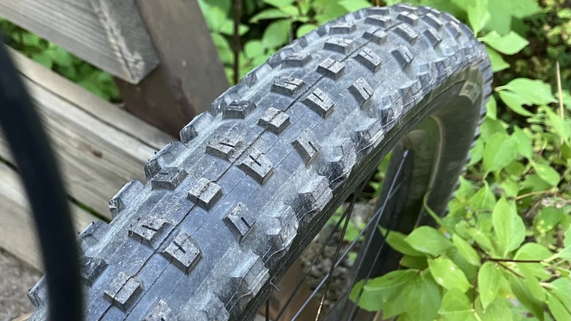 trek roscoe 7 - bontrager xr4 tires were mounted front and rear. these tires deliver...
