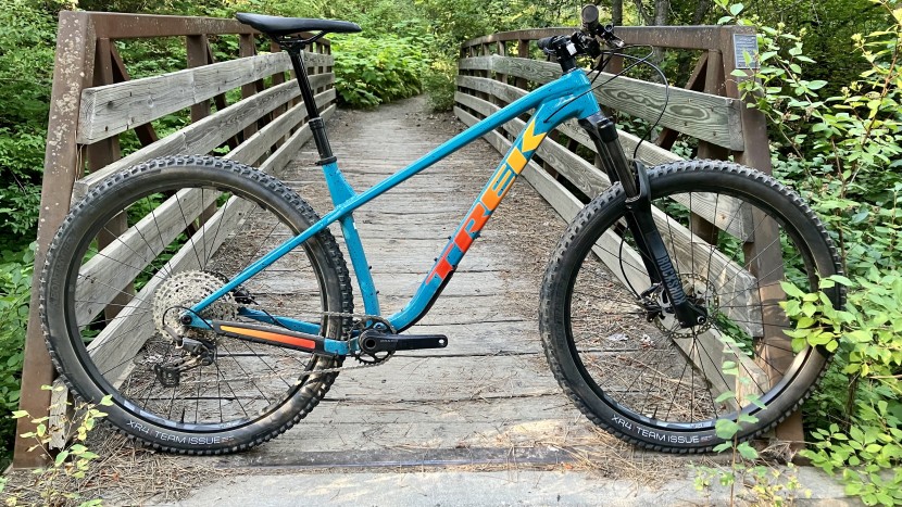 trek roscoe 7 - the roscoe 7 has a great buildkit...and a great paintjob.