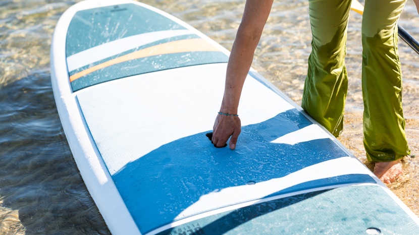 the handle on the tahe is deep and makes for a decently comfortable...