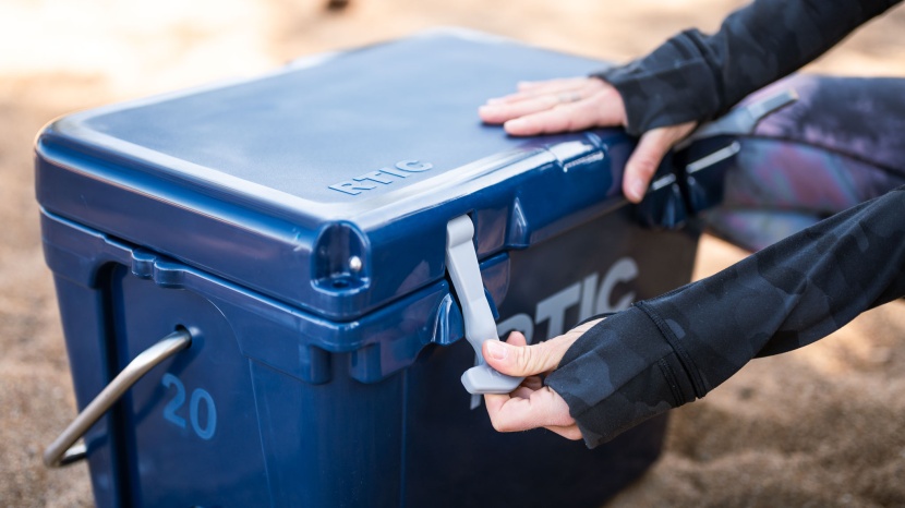 rtic 20 - the 20 has the classic t-shaped latch rubber handles that are fairly...