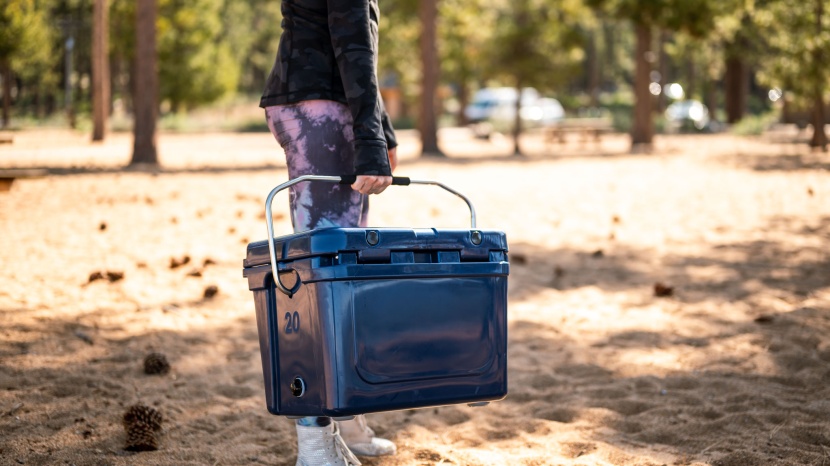 rtic 20 - the best way to carry the rtic 20 is by letting it rest on your leg...