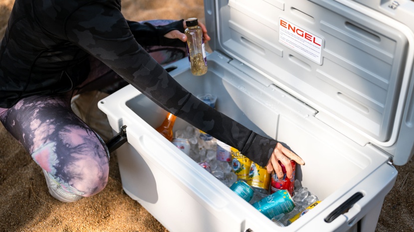 engel 65 - the lid of the engel stays open and won't accidentally shut on your...