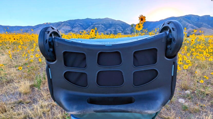 osprey sojourn shuttle 100l - admiring this bag's uniquely bowed design. the entire bag is arched...