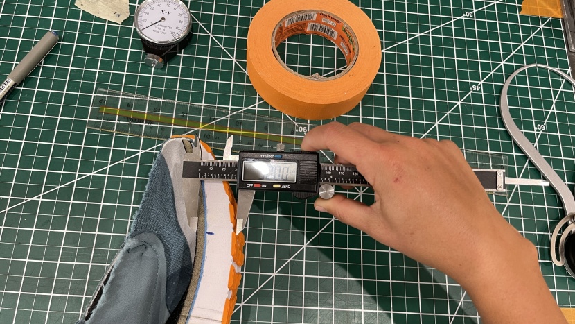 asics gel-kayano 30 - the kayano 30 doesn't shy away from a thick stack of well-designed...