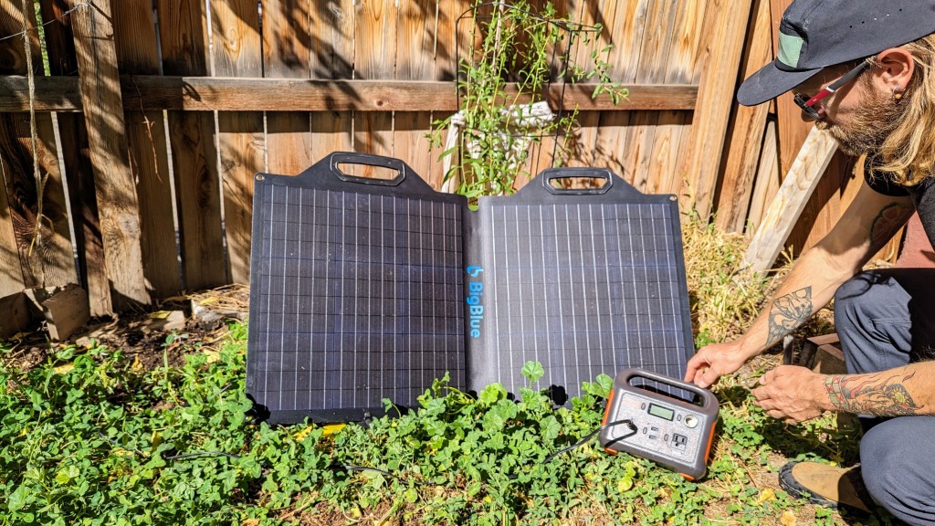 bigblue solarpowa 100 etfe - the solarpowa put out a consist amount of high watts in direct sun.