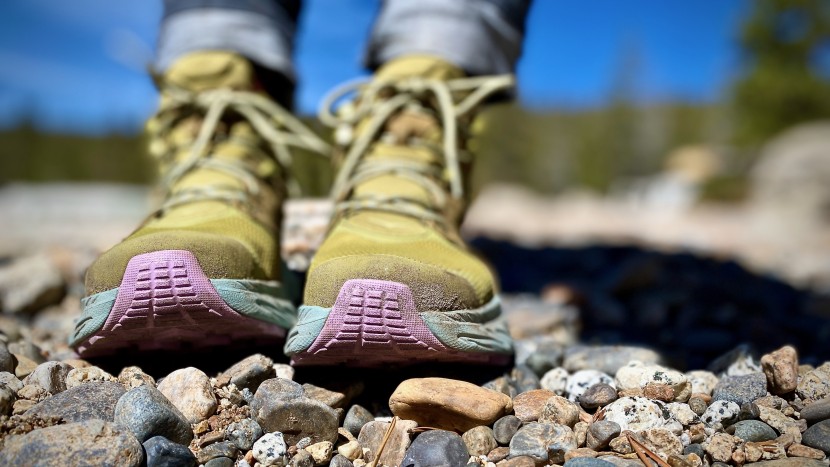 hoka anacapa 2 mid gtx for women - these boots feature a solid toe cap and a high quality design...