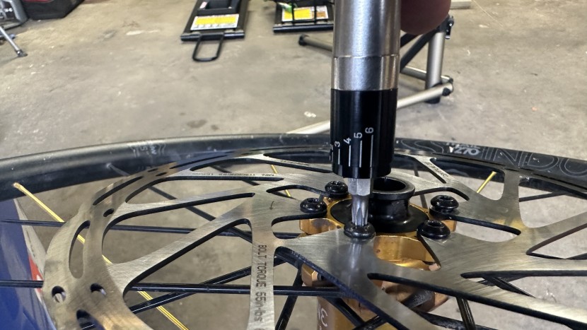 topeak ratchet rocket lite ntx+ - we love the clear markings on the torque wrench, which make it easy...