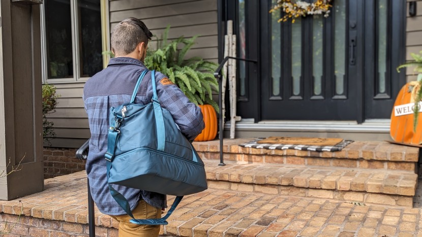 hyc00 travel - the hyc00 was easy to carry in hand or over the shoulder, if less...