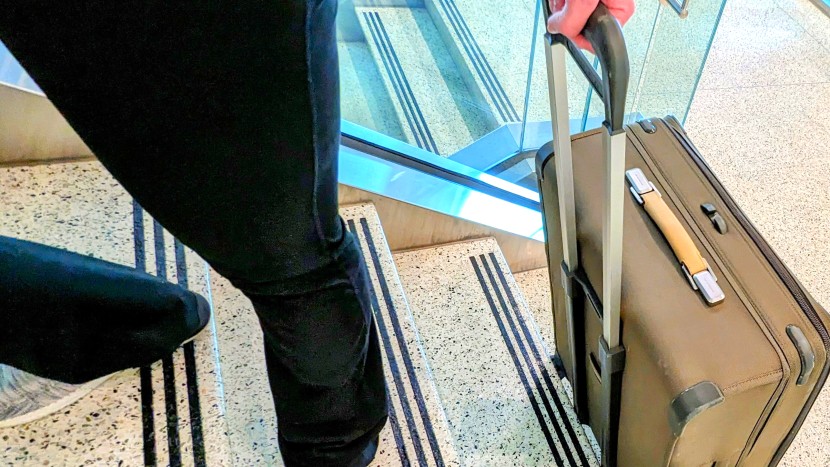 briggs &amp; riley baseline large expandable spinner - when dragging a large suitcase like this up the stairs, we...