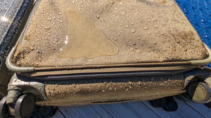 briggs &amp; riley baseline large expandable spinner - though this suitcase doesn't entirely repel water - particularly...