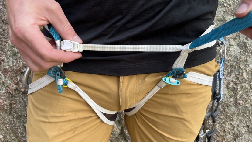 the waist strap on the choucas light, fully extended.