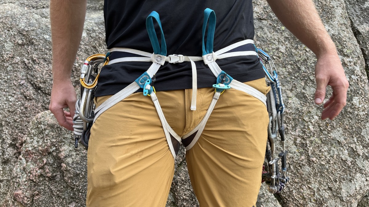 Blue Ice Choucas Light Review (The Blue Ice Choucas Light mens climbing harness.)